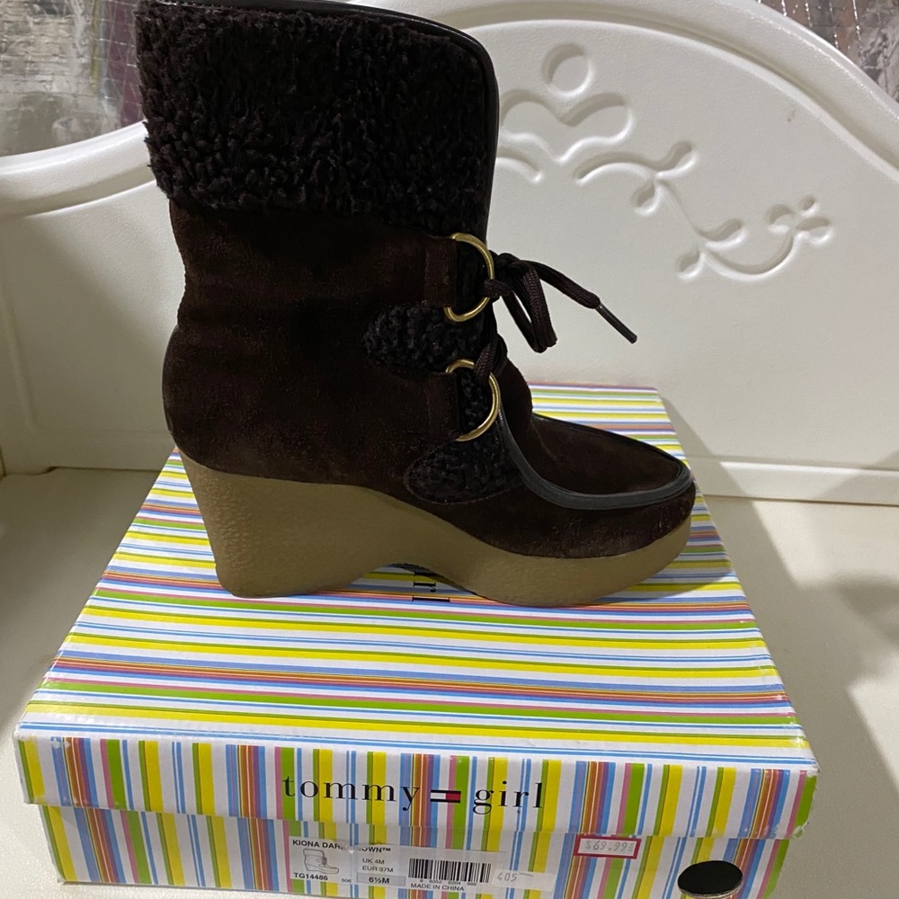 Boots - Picture 2 of 6